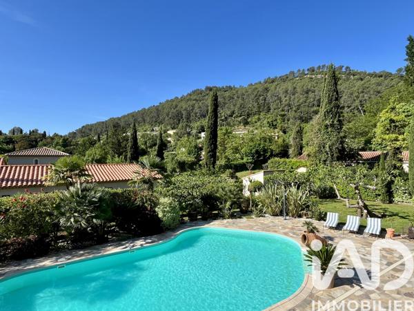 Maison à vendre 8 pièces 230,81 m² Solliès-Toucas