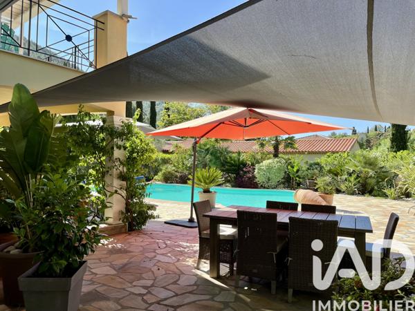 Maison à vendre 8 pièces 230,81 m² Solliès-Toucas