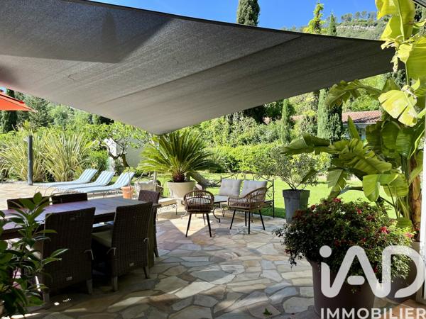 Maison à vendre 8 pièces 230,81 m² Solliès-Toucas