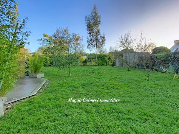 Montfort-sur-Meu (35160) Maison familiale lumineuse de 5 chambres avec jardin au Sud - En impasse - Quartier recherché