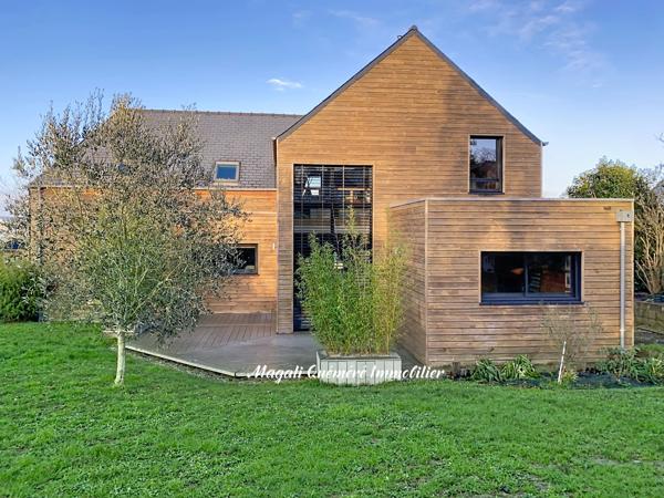 Montfort-sur-Meu (35160) Maison familiale lumineuse de 5 chambres avec jardin au Sud - En impasse - Quartier recherché