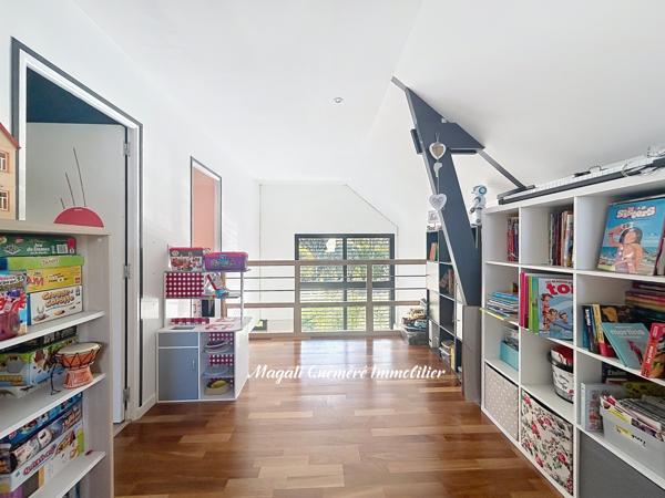 Montfort-sur-Meu (35160) Maison familiale lumineuse de 5 chambres avec jardin au Sud - En impasse - Quartier recherché