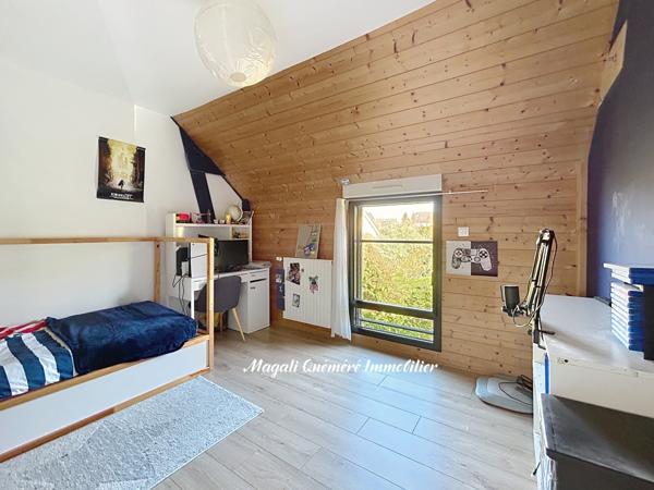 Montfort-sur-Meu (35160) Maison familiale lumineuse de 5 chambres avec jardin au Sud - En impasse - Quartier recherché