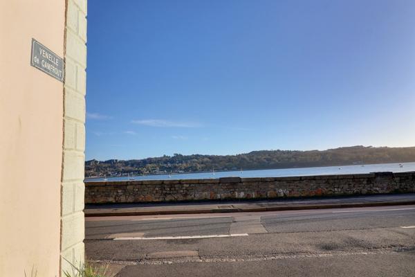 Le Relecq-Kerhuon (29480) Maison de ville 1940 – Vue mer exceptionnelle – 100 m² – DPE C Secteur recherché du Le Relecq-Kerhuon, proche