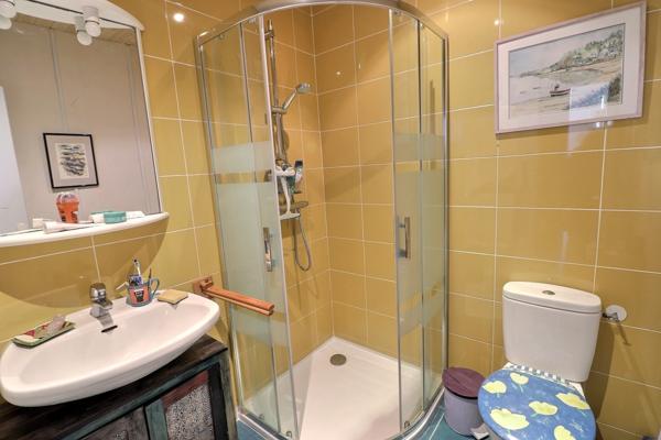 Le Relecq-Kerhuon (29480) Maison de ville 1940 – Vue mer exceptionnelle – 100 m² – DPE C Secteur recherché du Le Relecq-Kerhuon, proche