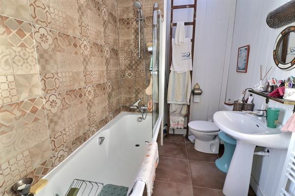 Le Relecq-Kerhuon (29480) Maison de ville 1940 – Vue mer exceptionnelle – 100 m² – DPE C Secteur recherché du Le Relecq-Kerhuon, proche