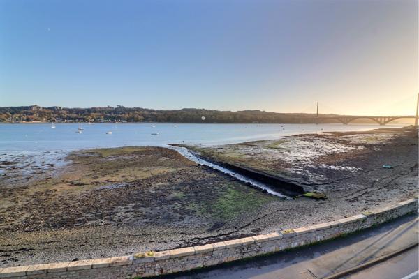 Le Relecq-Kerhuon (29480) Maison de ville 1940 – Vue mer exceptionnelle – 100 m² – DPE C Secteur recherché du Le Relecq-Kerhuon, proche