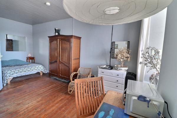 Le Relecq-Kerhuon (29480) Maison de ville 1940 – Vue mer exceptionnelle – 100 m² – DPE C Secteur recherché du Le Relecq-Kerhuon, proche