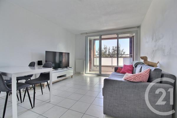 Appartement F3 à vendre  3 pièces - 64 m 2   PESSAC  - 33