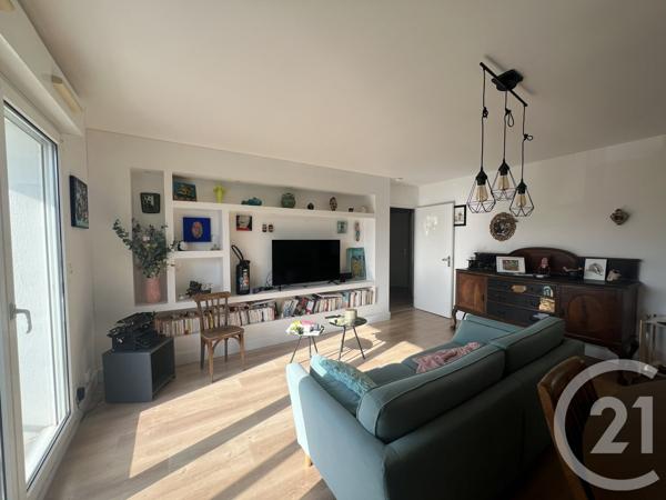 Appartement F3 à vendre  3 pièces - 64 m 2   PESSAC  - 33