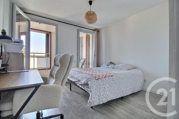 Appartement F3 à vendre  3 pièces - 64 m 2   PESSAC  - 33