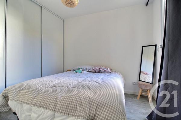 Appartement F3 à vendre  3 pièces - 64 m 2   PESSAC  - 33