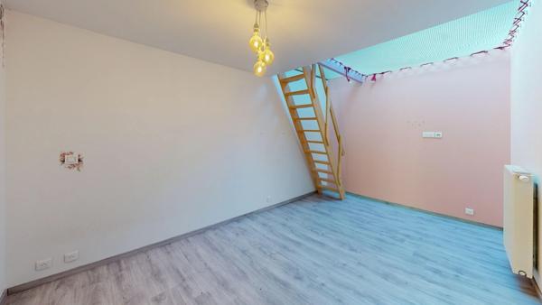 IRÉ-LE-SEC – Maison de caractère, 4 chambres, mezzanine, jardin et garage – DPE B