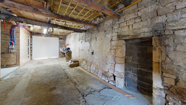 IRÉ-LE-SEC – Maison de caractère, 4 chambres, mezzanine, jardin et garage – DPE B