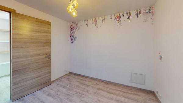IRÉ-LE-SEC – Maison de caractère, 4 chambres, mezzanine, jardin et garage – DPE B