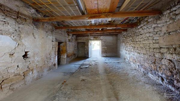 IRÉ-LE-SEC – Maison de caractère, 4 chambres, mezzanine, jardin et garage – DPE B