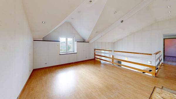 IRÉ-LE-SEC – Maison de caractère, 4 chambres, mezzanine, jardin et garage – DPE B