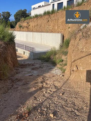 Vente                                                      Terrain
                        
                                         718 m2                     à Porticcio