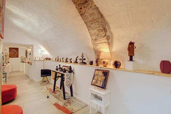 A VENDRE en EXCLUSIVITE à DRAGUIGNAN - LOCAL COMMERCIAL AVEC ATELIER ET VASTE ESPACE DE STOCKAGE