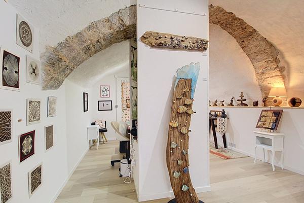 A VENDRE en EXCLUSIVITE à DRAGUIGNAN - LOCAL COMMERCIAL AVEC ATELIER ET VASTE ESPACE DE STOCKAGE