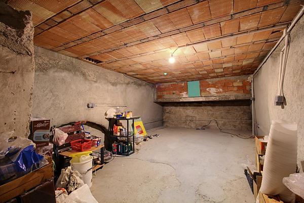 A VENDRE en EXCLUSIVITE à DRAGUIGNAN - LOCAL COMMERCIAL AVEC ATELIER ET VASTE ESPACE DE STOCKAGE