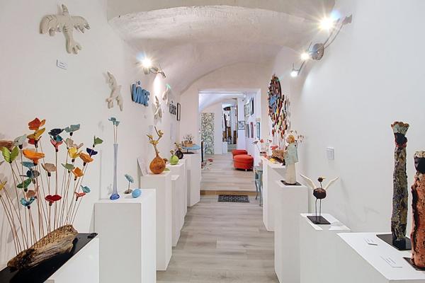 A VENDRE en EXCLUSIVITE à DRAGUIGNAN - LOCAL COMMERCIAL AVEC ATELIER ET VASTE ESPACE DE STOCKAGE