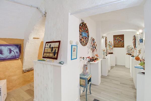 A VENDRE en EXCLUSIVITE à DRAGUIGNAN - LOCAL COMMERCIAL AVEC ATELIER ET VASTE ESPACE DE STOCKAGE
