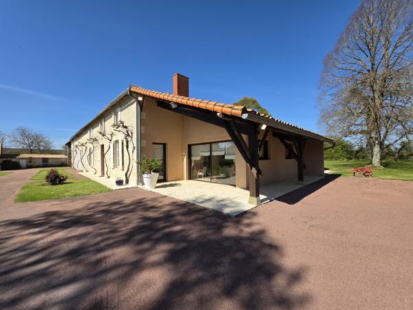 Maison à vendre à Montalembert (79190) - Deux-Sèvres