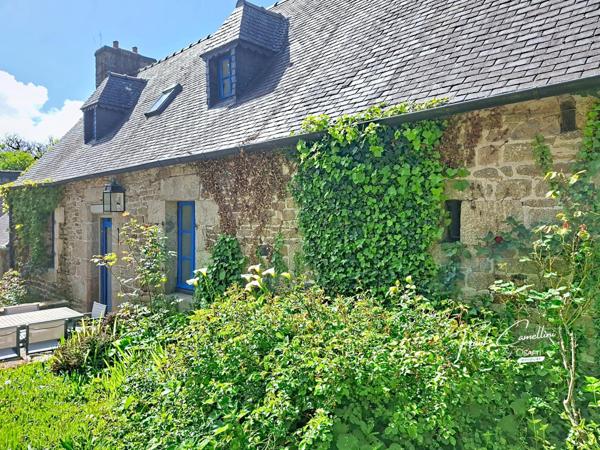 Superbe longère dans un bourg dynamique à 6mn de la mer