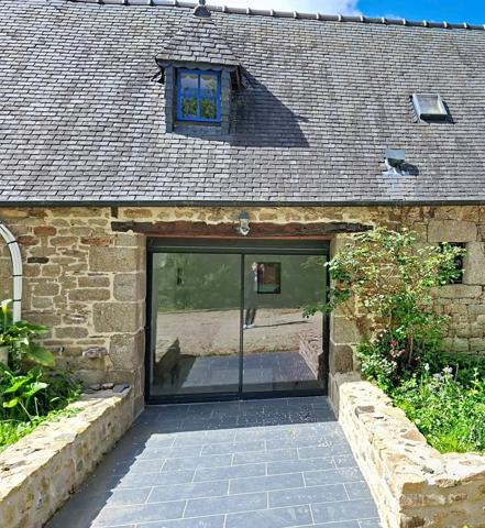 Superbe longère dans un bourg dynamique à 6mn de la mer