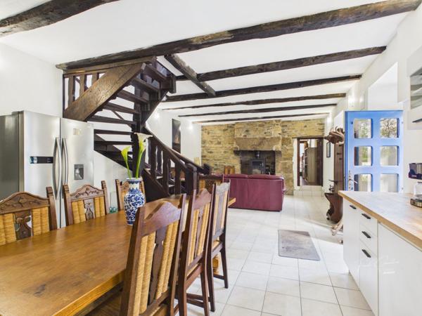 Superbe longère dans un bourg dynamique à 6mn de la mer