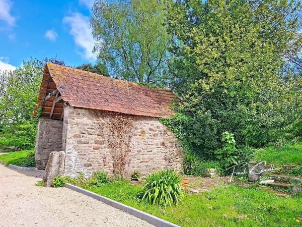Superbe longère dans un bourg dynamique à 6mn de la mer