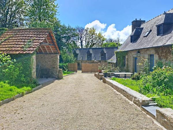 Superbe longère dans un bourg dynamique à 6mn de la mer