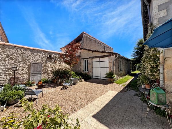 Maison à vendre à Montmoreau (16190) - Charente