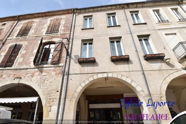 Dpt Lot et Garonne (47), à vendre VILLENEUVE SUR LOT appartement T11, avec local commercial et rapport locatif, idéal investisseurs, ou grande famille