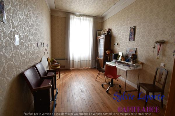 Dpt Lot et Garonne (47), à vendre VILLENEUVE SUR LOT appartement T11, avec local commercial et rapport locatif, idéal investisseurs, ou grande famille