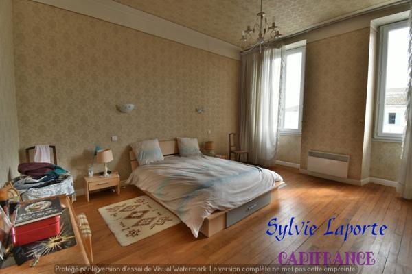 Dpt Lot et Garonne (47), à vendre VILLENEUVE SUR LOT appartement T11, avec local commercial et rapport locatif, idéal investisseurs, ou grande famille