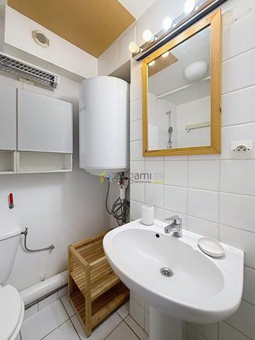 Grand Studio Meublé Situé en Arrière cour d'un immeuble de caractère Strasbourg Grand Studio Meublé Situé en Arrière cour d'un immeuble de caractère Strasbourg