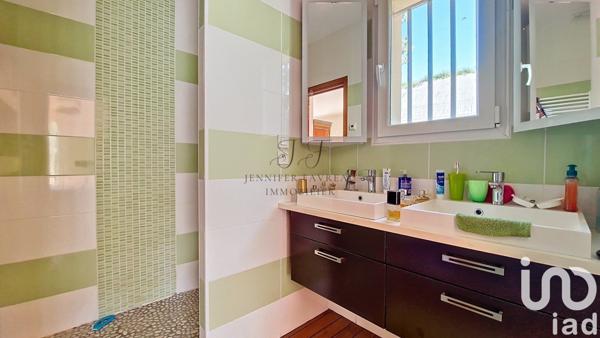 Maison 6 pièces de 242 m² à Yvrac (33370)