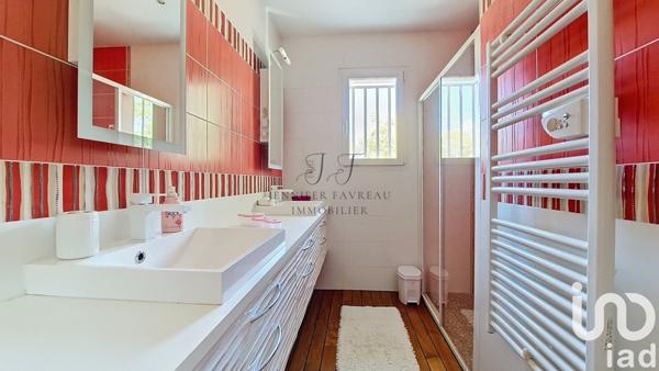 Maison 6 pièces de 242 m² à Yvrac (33370)