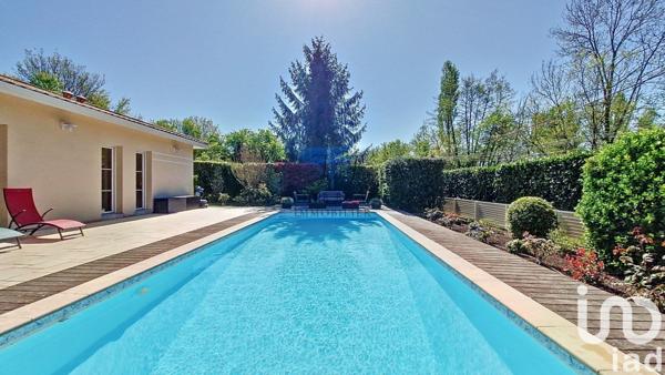 Maison 6 pièces de 242 m² à Yvrac (33370)