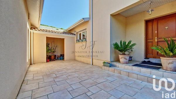 Maison 6 pièces de 242 m² à Yvrac (33370)