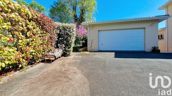 Maison 6 pièces de 242 m² à Yvrac (33370)