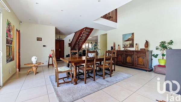 Maison 6 pièces de 242 m² à Yvrac (33370)