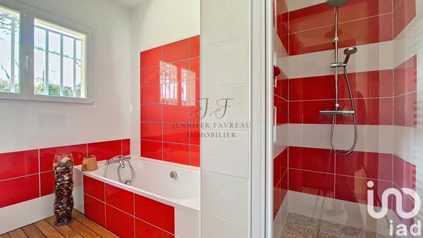 Maison 6 pièces de 242 m² à Yvrac (33370)