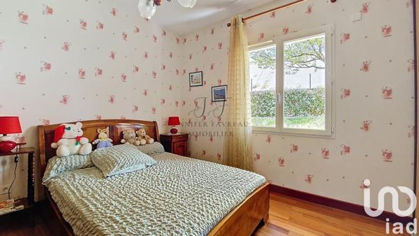 Maison 6 pièces de 242 m² à Yvrac (33370)