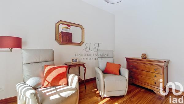 Maison 6 pièces de 242 m² à Yvrac (33370)