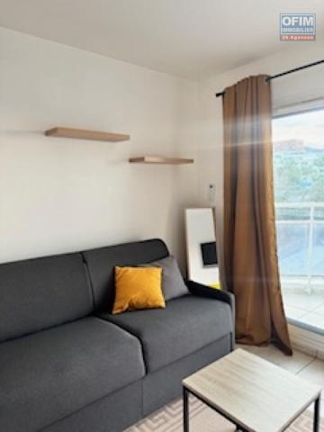 A Louer ce jolie appartement de type F1 meublé sur la résidence PROXIMA à Sainte Clotilde.