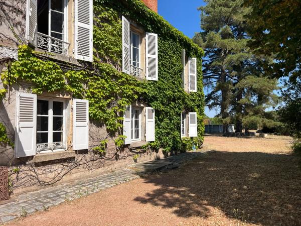 Propriete à vendre 8 pièces Proche de ROANNE (42)