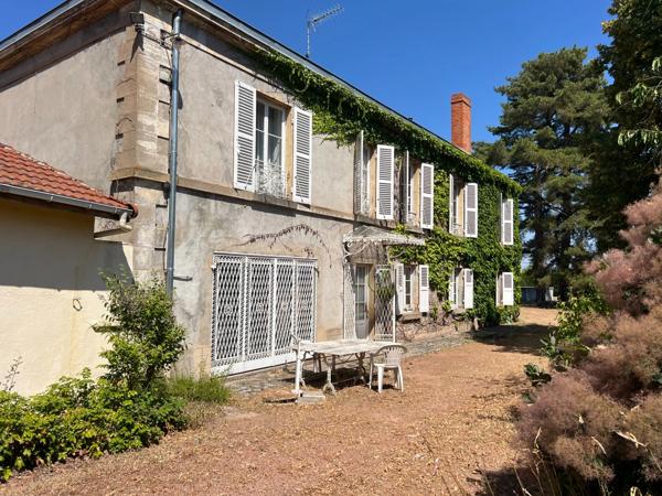 Propriete à vendre 8 pièces Proche de ROANNE (42)